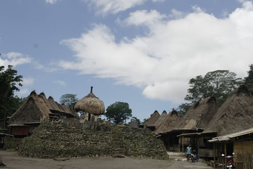 Perpustakaan Ke-19: Kampung Bena, Bajawa