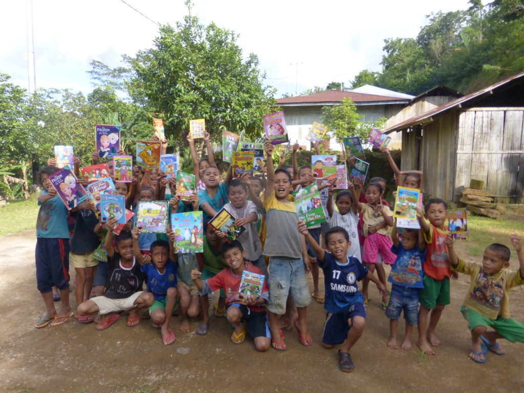 Donasi Buku dari Yayasan Adidhana