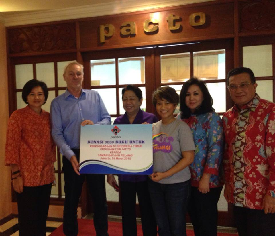 Pacto Travel Donates 3.000 Books to RRG