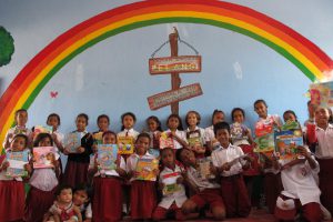 Peresmian Perpustakaan Taman Bacaan Pelangi di SDI Wae Nakeng, Flores