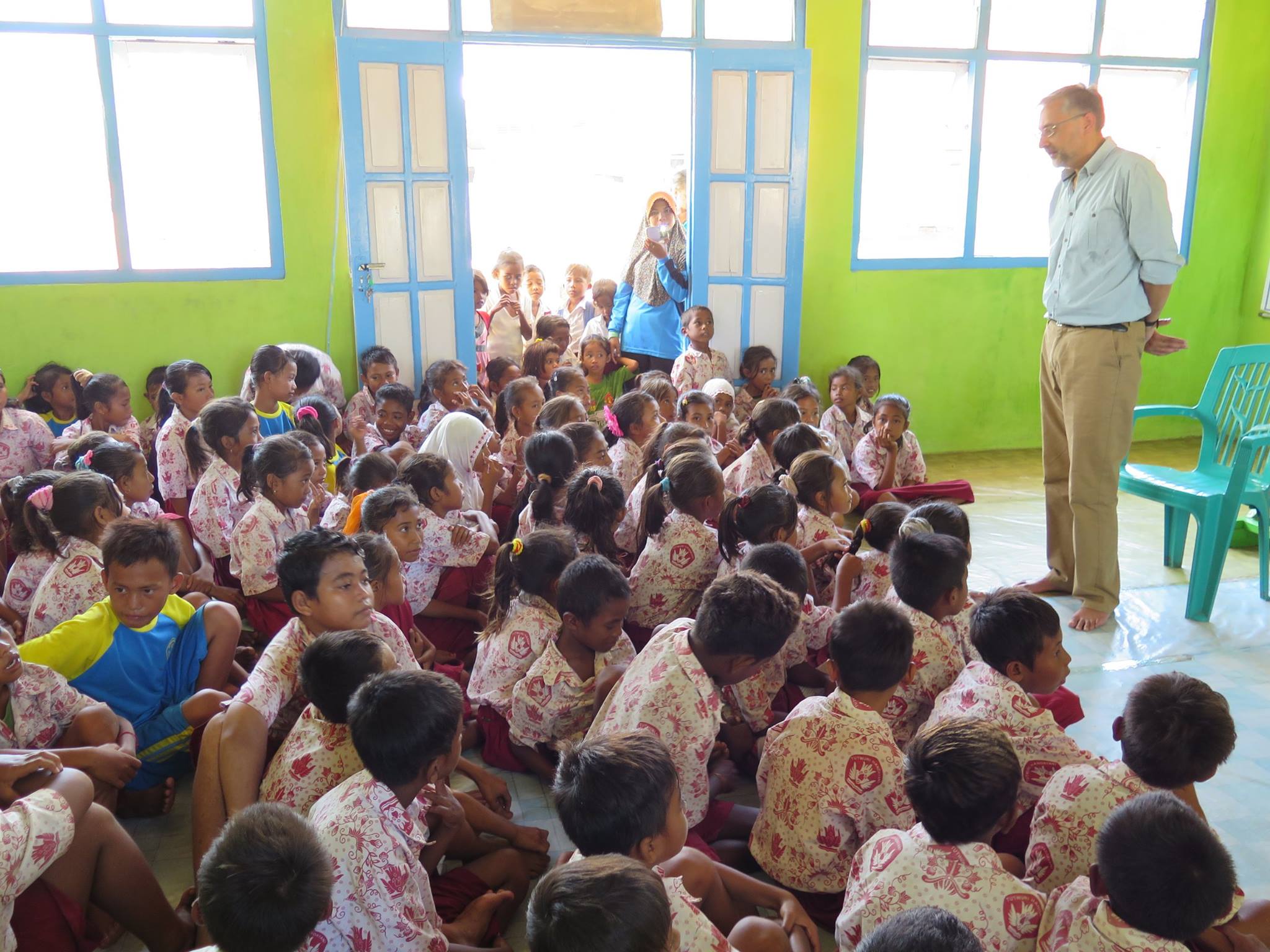 The British Ambassador to the Republic of Indonesia’s visit to Papagarang Island, Flores