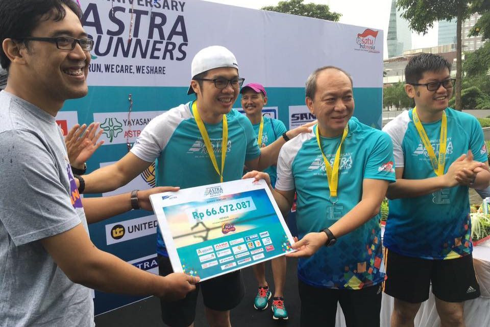 Donasi Astra Runners untuk Taman Bacaan Pelangi