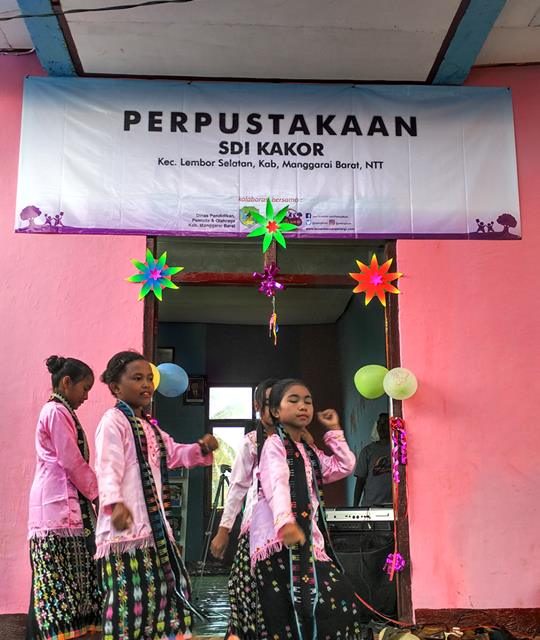 Inaugurating the 54th Library at SDI Kakor, West Manggarai, NTT