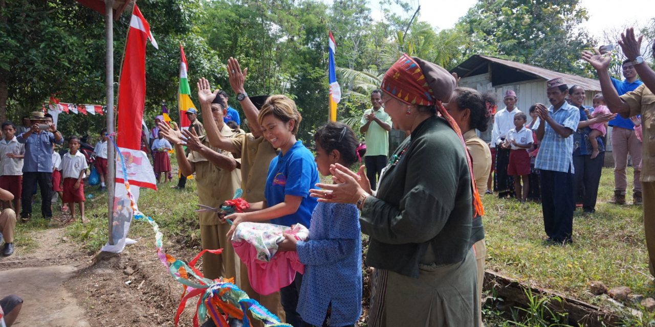 Inaugurating the 45th Library at SDI Macan Tanggar, West Manggarai