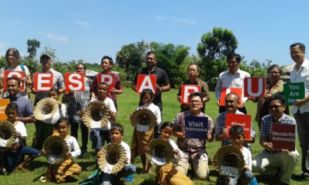 Kunjungan Peserta Diklat Sesparlu Angkatan 18 di Perpustakaan TB Pelangi di SDN Lancang, Komodo, Flores, NTT