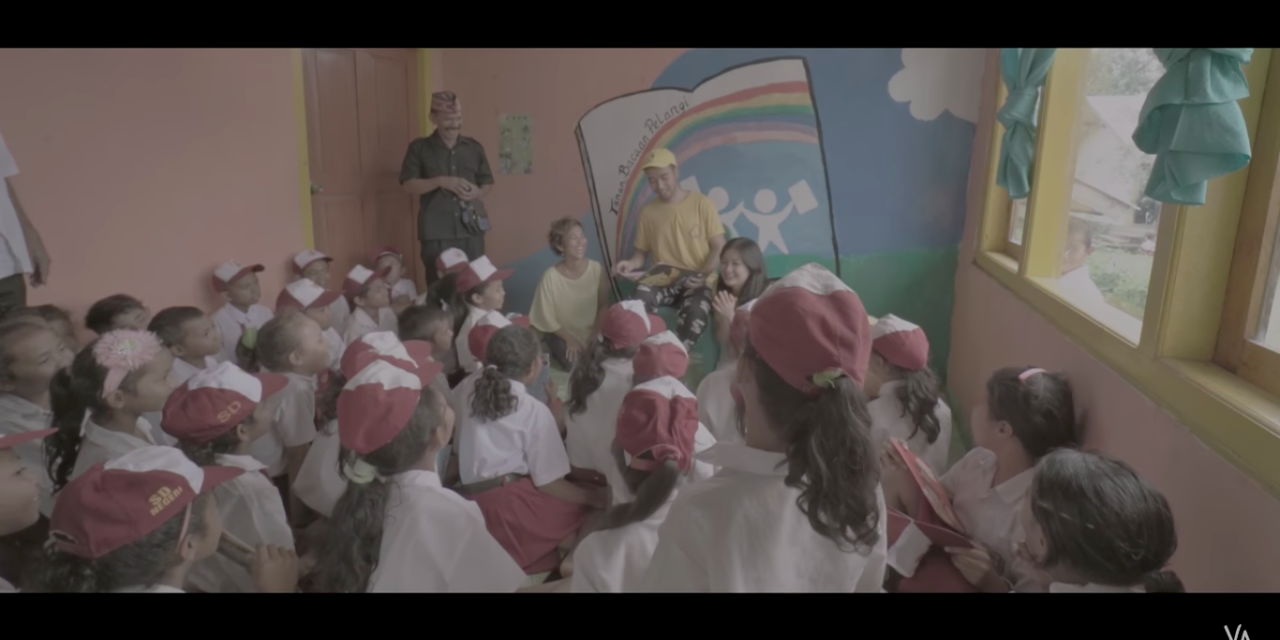 Taman Bacaan Pelangi is on Vidi Aldiano’s “Definisi Bahagia” Video Clip