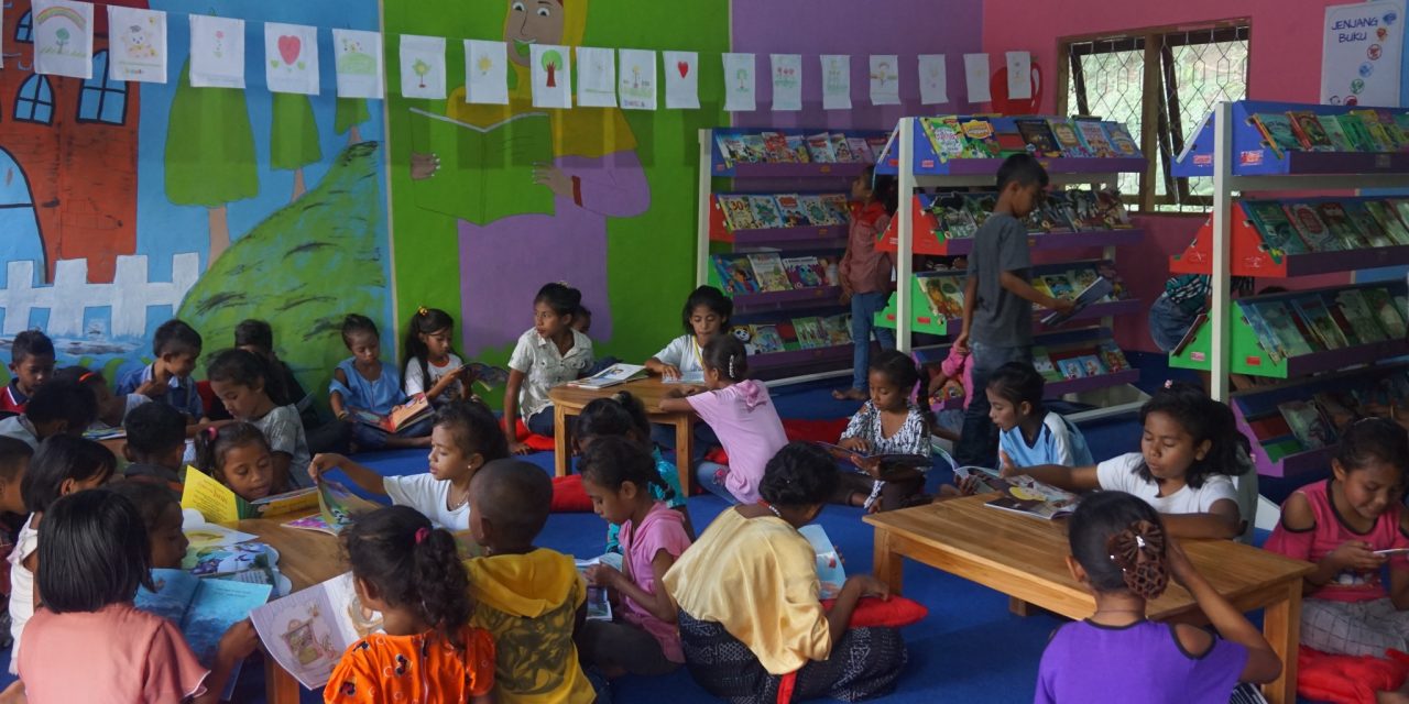 Peresmian Perpustakaan Taman Bacaan Pelangi ke-92 di SDK Kombandaru, Kab. Ende, NTT