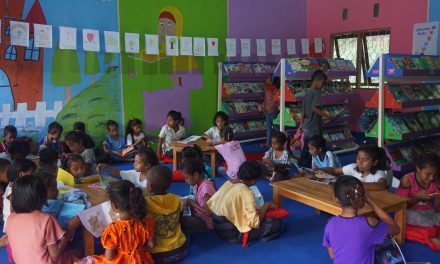 Peresmian Perpustakaan Taman Bacaan Pelangi ke-92 di SDK Kombandaru, Kab. Ende, NTT