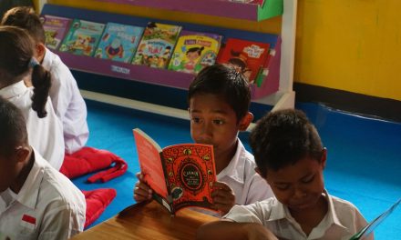 Inauguration of the 96th Rainbow Reading Gardens Library at SDK Kekandere 1, Ende, NTT