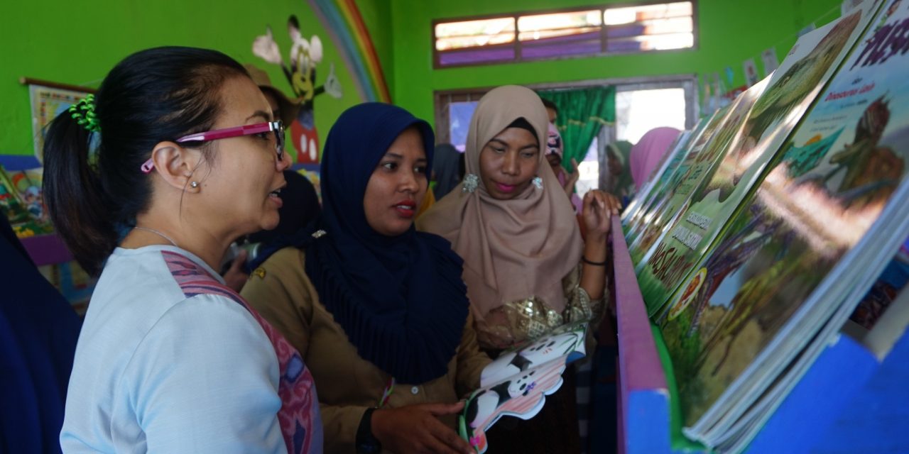 Peresmian Perpustakaa Taman Bacaan Pelangi ke-99 di SDN Puutara, Pulau Ende, NTT