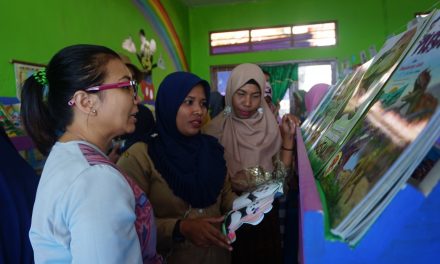 Peresmian Perpustakaa Taman Bacaan Pelangi ke-99 di SDN Puutara, Pulau Ende, NTT