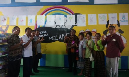 Inauguration of the 100th Rainbow Reading Gardens Library at SDK Nangapanda 1, Ende, NTT