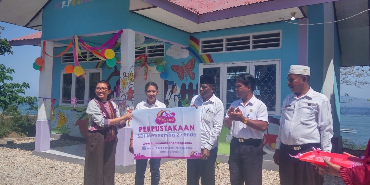 Inauguration of the 98th Rainbow Reading Gardens Library at SD Inpres Metinumba 2, Pulau Ende, Ende, Flores, NTT