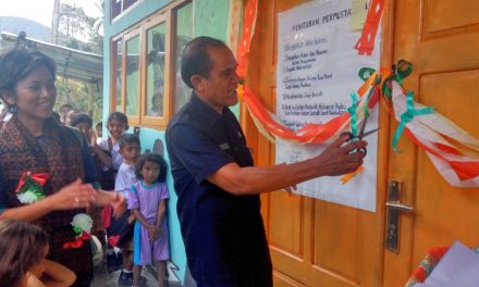 Peresmian Perpustakaan Taman Bacaan Pelangi ke-102 di SD Katholik Puukou, Ende, Flores, NTT