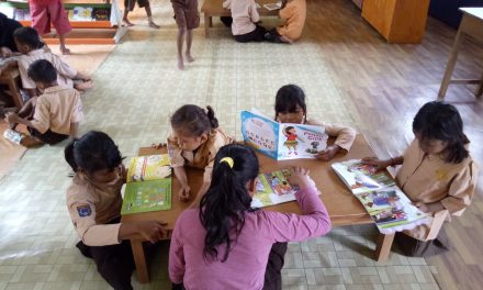 Taman Bacaan Pelangi Among Children of Patchouli Farmers in Siontapina