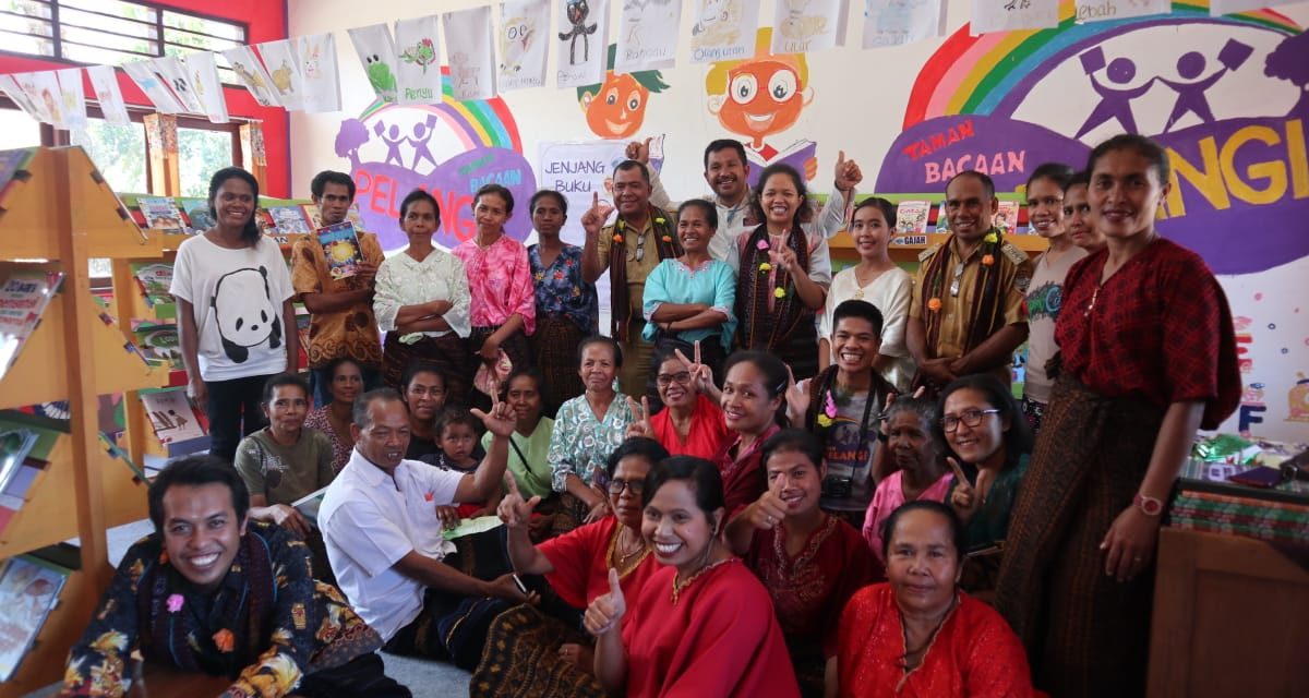 TAMAN BACAAN PELANGI RESMIKAN PERPUSTAKAAN RAMAH ANAK KE-117 DI SDI WOLOARA