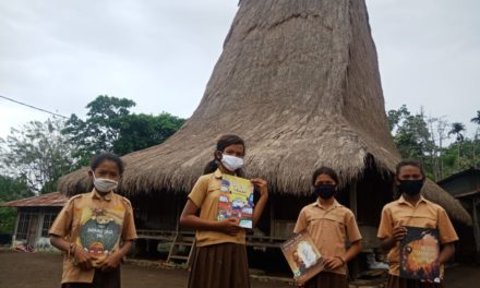  Semangat Anak-anak Woloara Membaca Buku