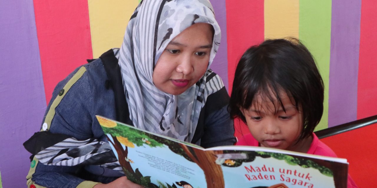 Membacakan Anak Sebuah Buku Cerita di Rumah ? Why Not!