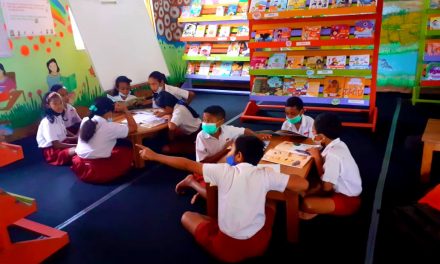 Ayo Kita Serbu Perpustakaan! – Semangat Membaca Siswa-Siswi SDK Wolotolo