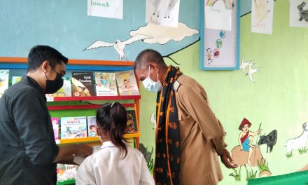 Peresmian Perpustakaan Ramah Anak Taman Bacaan Pelangi yang Ke- 137 di SD Katolik Nggolonio, Kab. Nagekeo