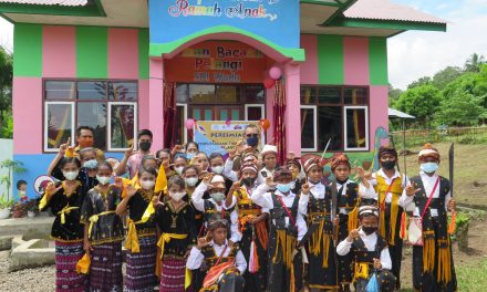 Peresmian Perpustakaan Ramah anak taman bacaan pelangi yang ke-136 di SDI Wudu, Kabupaten Nagekeo,NTT.