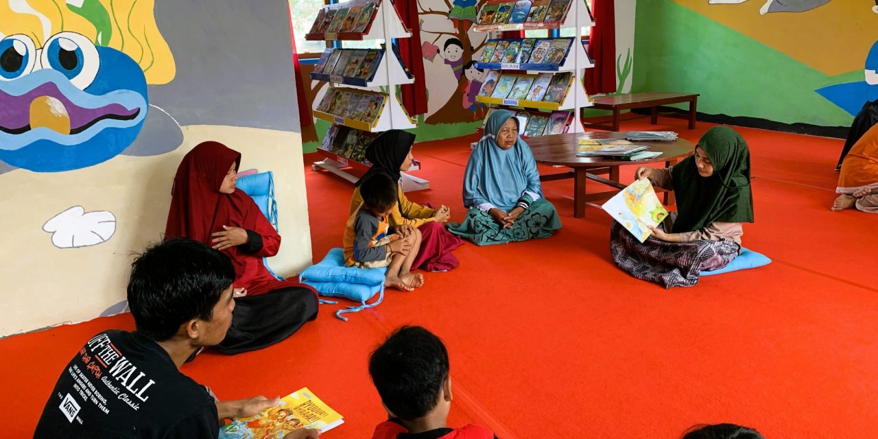 PELATIHAN MEMBACA NYARING BERSAMA ORANG TUA SISWA SDN PAMMULUKANG, MAMUJU, SULAWESI BARAT