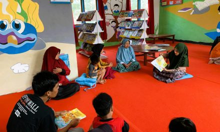 PELATIHAN MEMBACA NYARING BERSAMA ORANG TUA SISWA SDN PAMMULUKANG, MAMUJU, SULAWESI BARAT