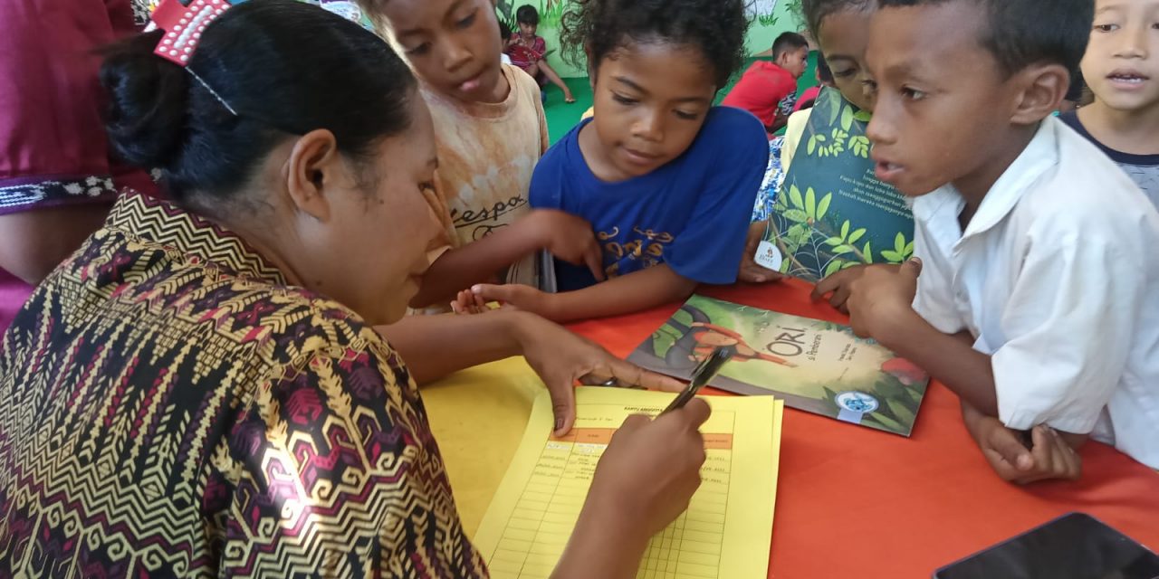 Kisah Ibu Yeni, Pustakawan SD Katolik Nggolonio, Kabupaten Nagekeo