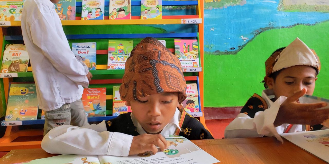 KEPALA SEKOLAH SDI NATASULE MEMENUHI  JANJINYA DI HARI PERESMIAN PERPUSTAKAAN RAMAH ANAK