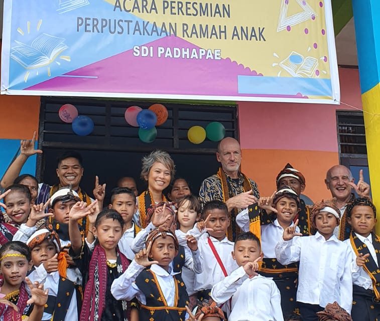 Meriahnya Peresmian Perpustakaan Ramah Anak di SDI Padhapae, Nagekeo.