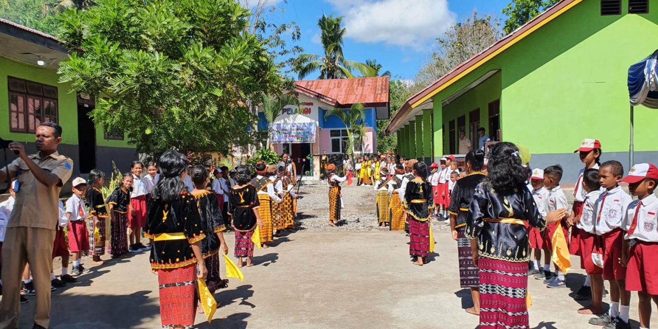 Kepala Sekolah Baru, Semangat Baru! Semarak Peresmian di SDK Natanage.