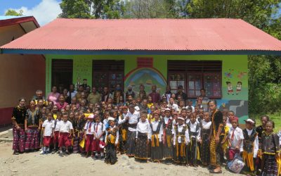 KAMI HADIR BUKAN JADI PENONTON, TETAPI KAMI HADIR UNTUK BEKERJASAMA DENGAN  MASYARAKAT DAN SEKOLAH