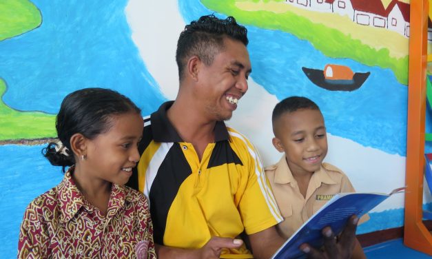 Kisah Pak Arto, Pustakawan Penggerak Literasi di SDI Padhapae
