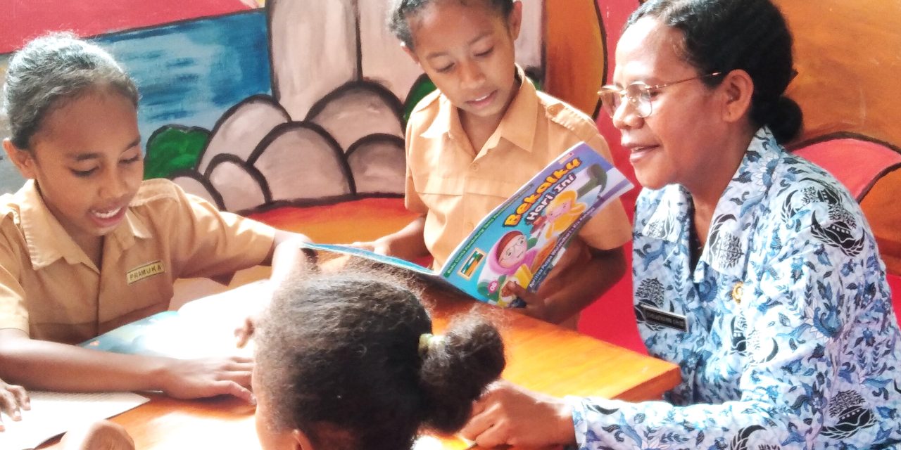 Upaya Peningkatan Mutu Kegiatan Membaca, Kepsek SDN Nataia Latih Guru Kelas