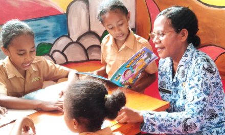 Upaya Peningkatan Mutu Kegiatan Membaca, Kepsek SDN Nataia Latih Guru Kelas