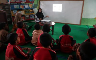 Workshop of Fun Reading with Digital Books in SDN Sejati, Central Mamuju