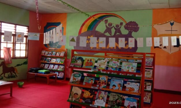 SDK Kota Parents Work Together to Repair the Leaked Library’s Roof