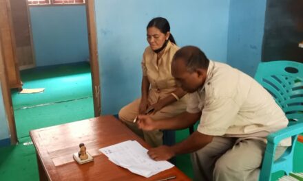 Students Witness the Signing of the Library Sustainability Agreement at SD Katolik Mabhambawa