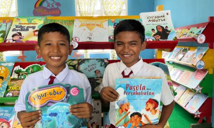 The Child-Friendly Library Opening at SDN 76 Buton: A Sweet Gift on World Book Day