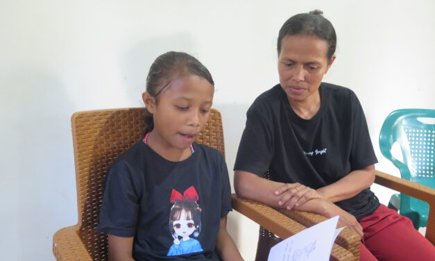 Cerita yang Bertumbuh di Rumah: Viona Membaca Bersama Keluarga