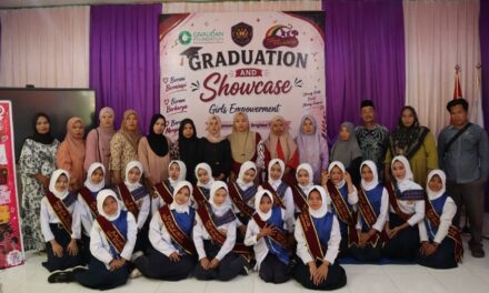 GRADUATION AND EXHIBITION OF THE GIRL EMPOWERMENT PROGRAM AT SMPN 7 MALUNDA